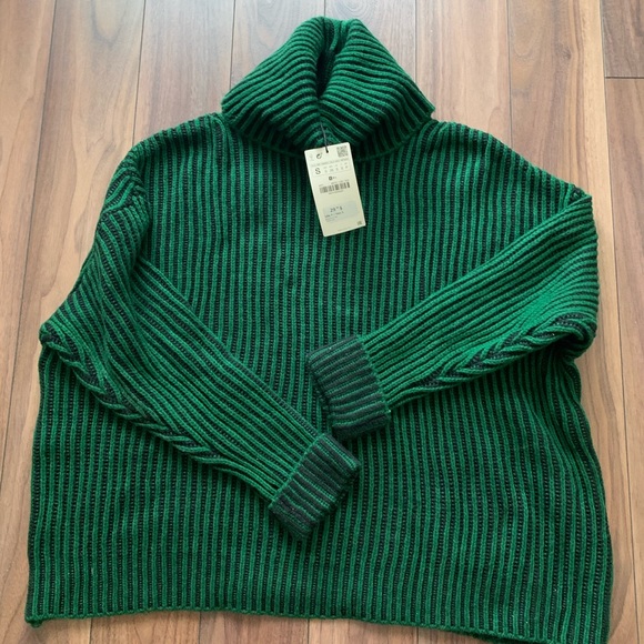 - NEW! Zara Oversized sweater - Picture 2 of 4